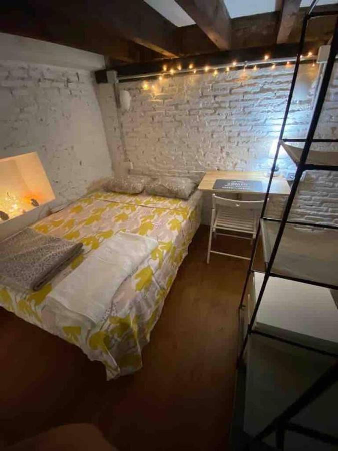 Airbhouse Private Rooms & Apartments Seville Exterior photo