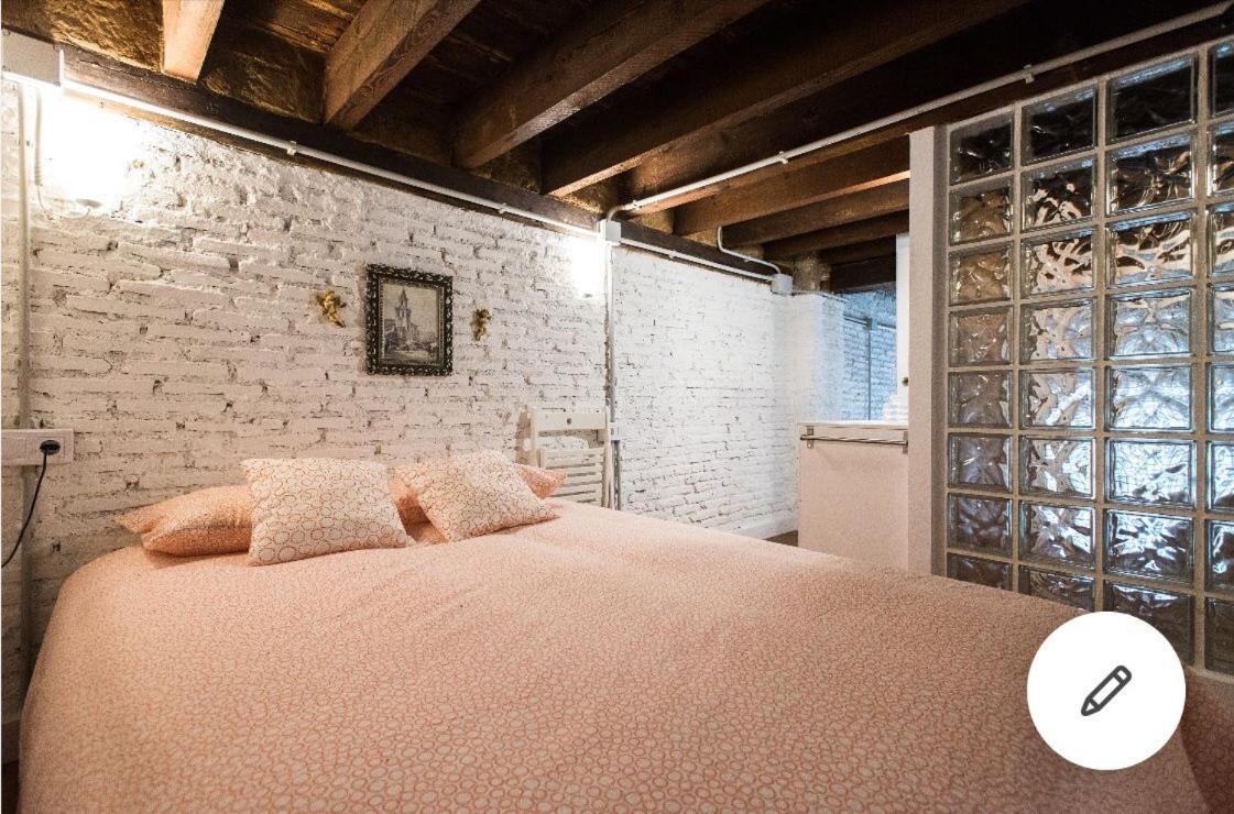 Airbhouse Private Rooms & Apartments Seville Exterior photo