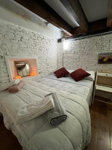 Airbhouse Private Rooms & Apartments Seville Exterior photo