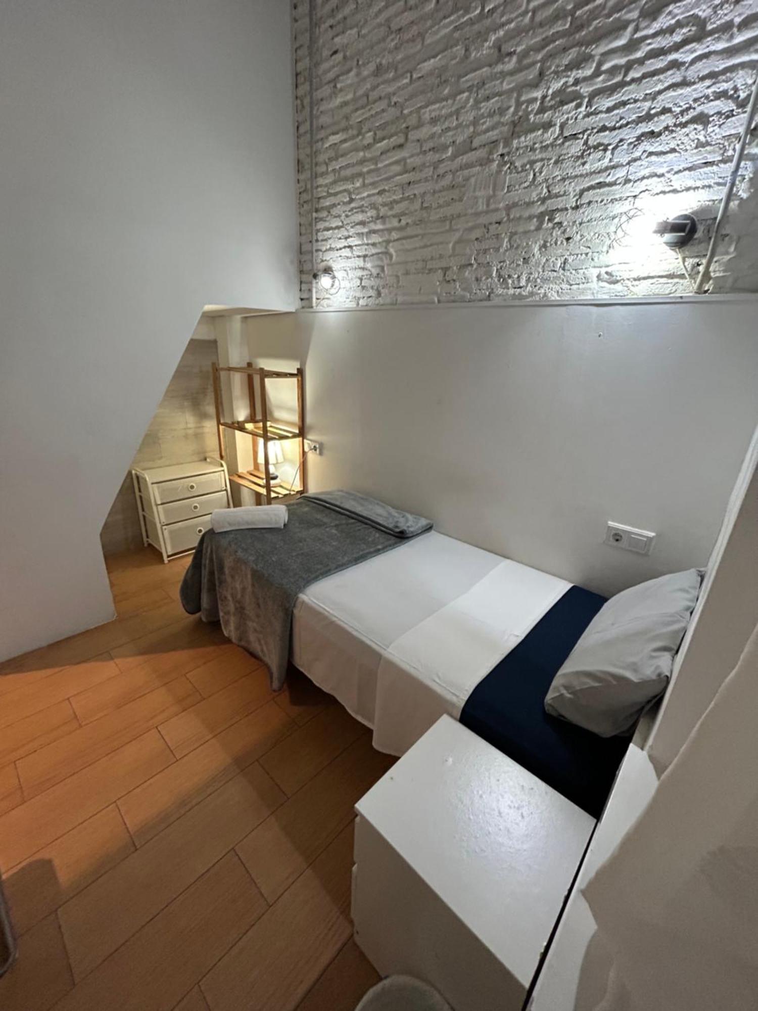 Airbhouse Private Rooms & Apartments Seville Exterior photo